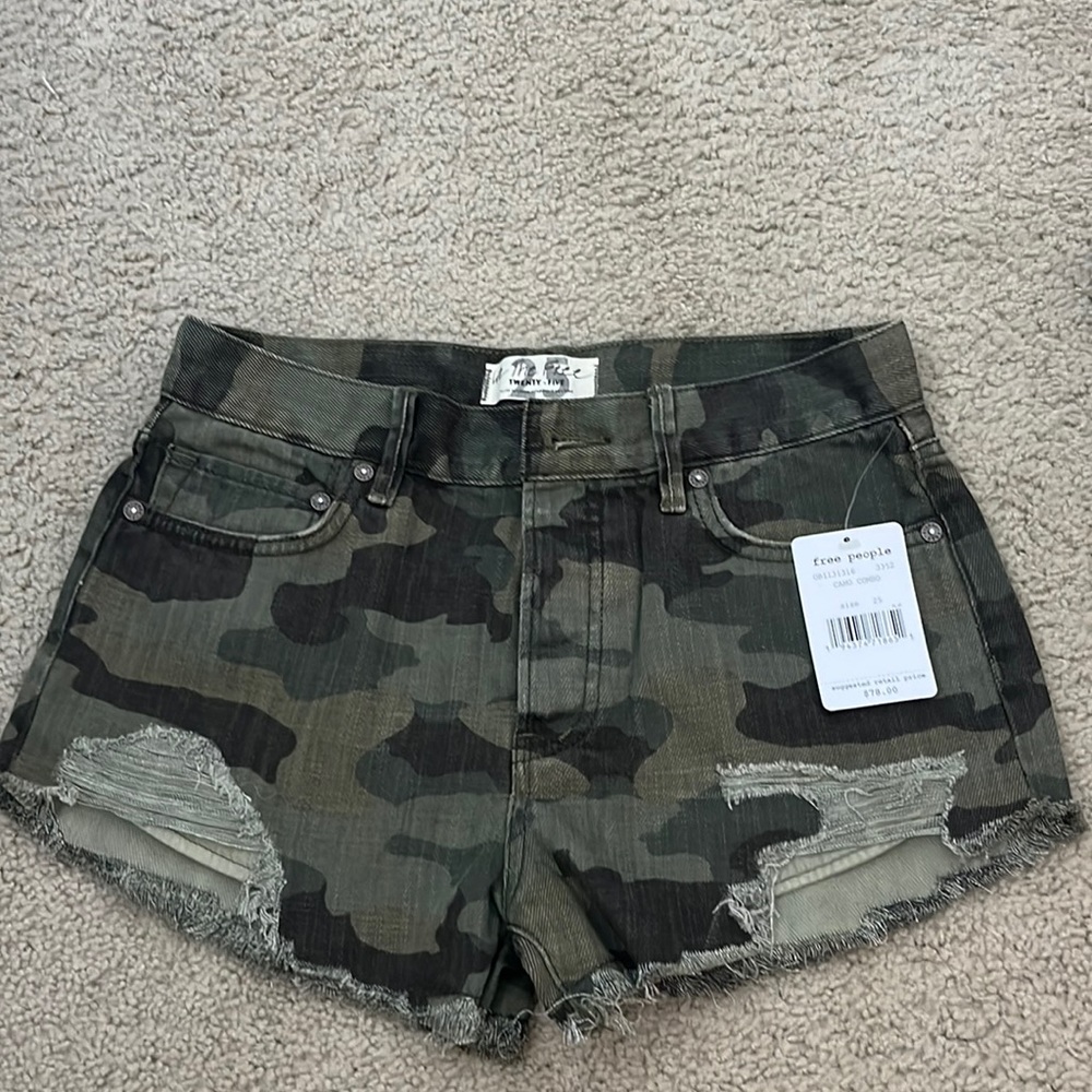 NWT Free People high rise camo shorts